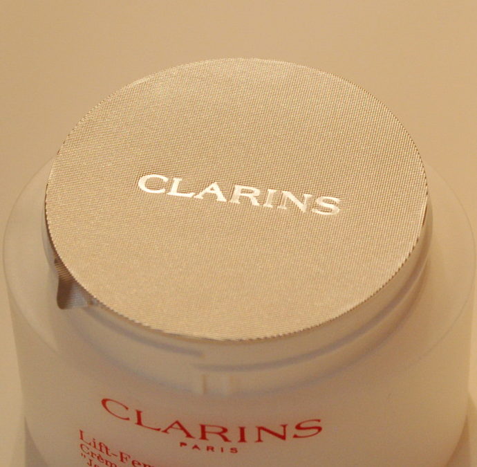opercule cosmétique estampé - sobriété d'un motif