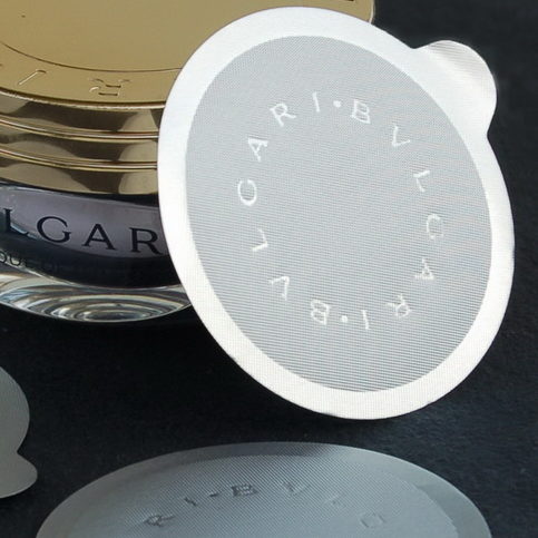 opercules cosmétiques estampés