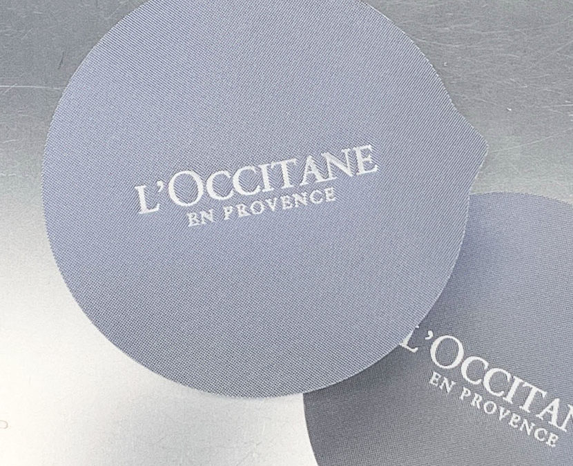 opercules cosmétiques estampés - sobriété d'une marque