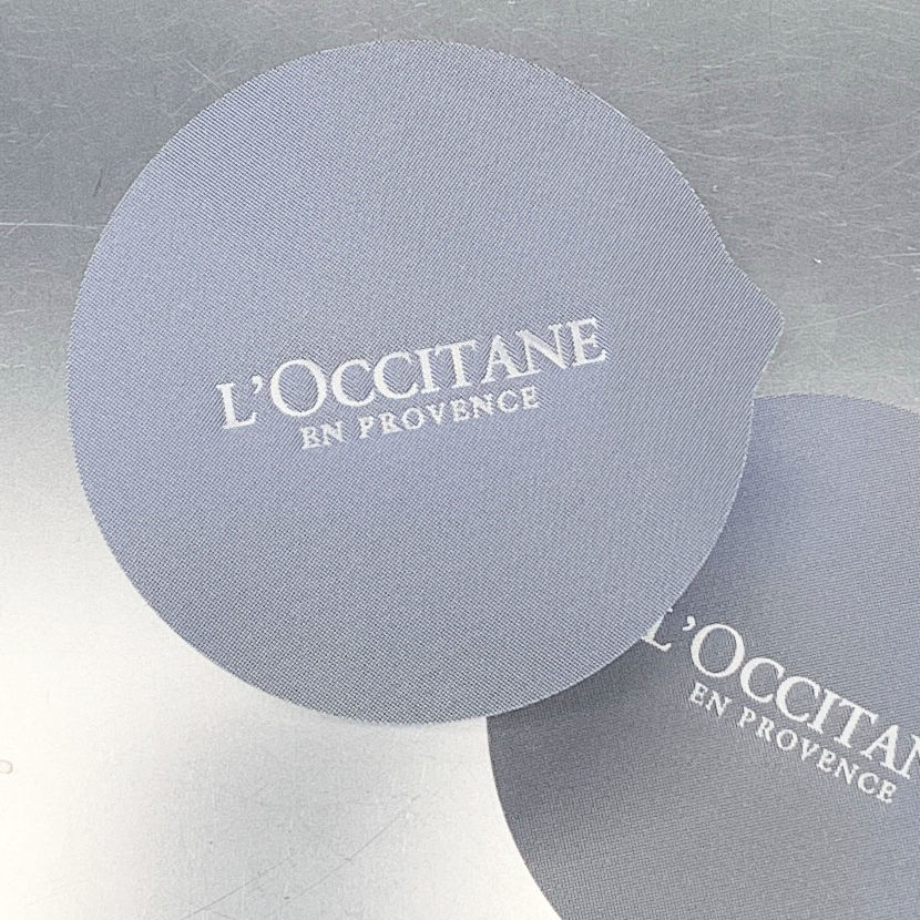 opercules cosmétiques estampés - sobriété d'une marque